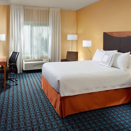Fairfield Inn & Suites Clarksville Exterior photo
